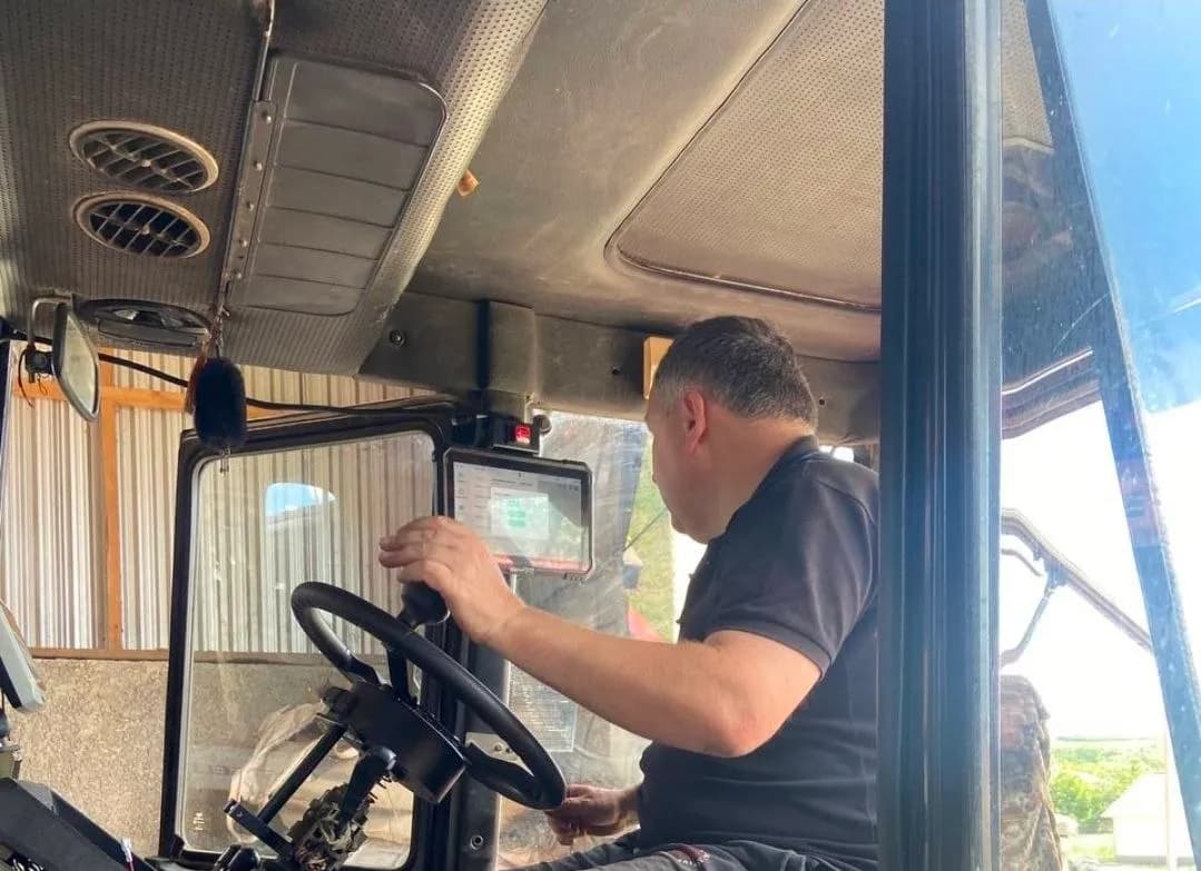Sistem de autoghidare GPS NanoSteer 210 instalat pe MTZ 82 – Coteala, Briceni, Moldova