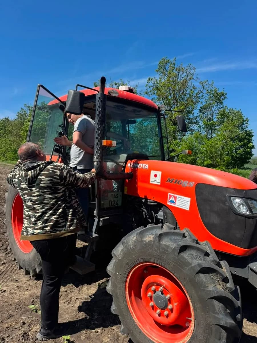Sistem de autoghidare GPS NanoSteer 210 instalat pe Kubota M108S – Criuleni, Moldova